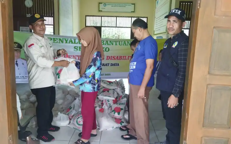 Penyandang Disabilitas di Abdya Terima Bantuan Sembako