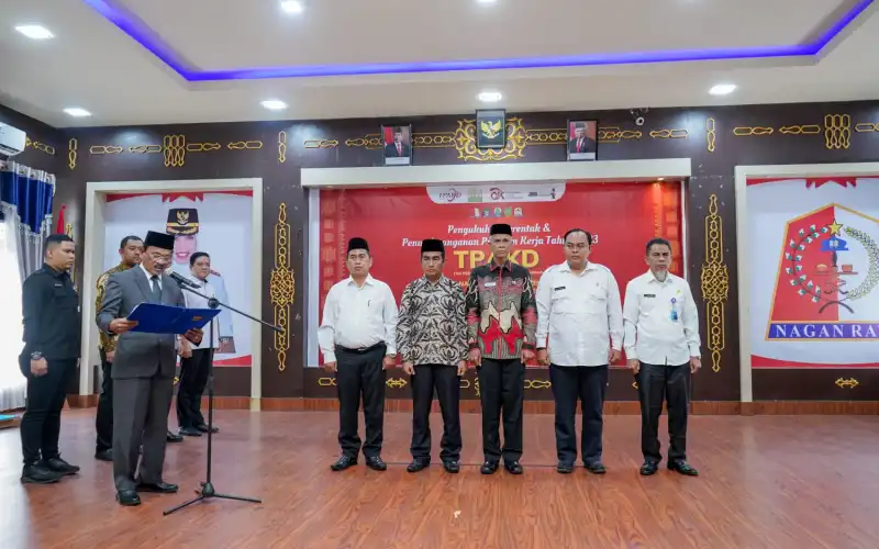 Pj Gubernur Kukuhkan Plt Sekda Simeulue Sebagai Tim Percepatan Akses Keuangan Daerah