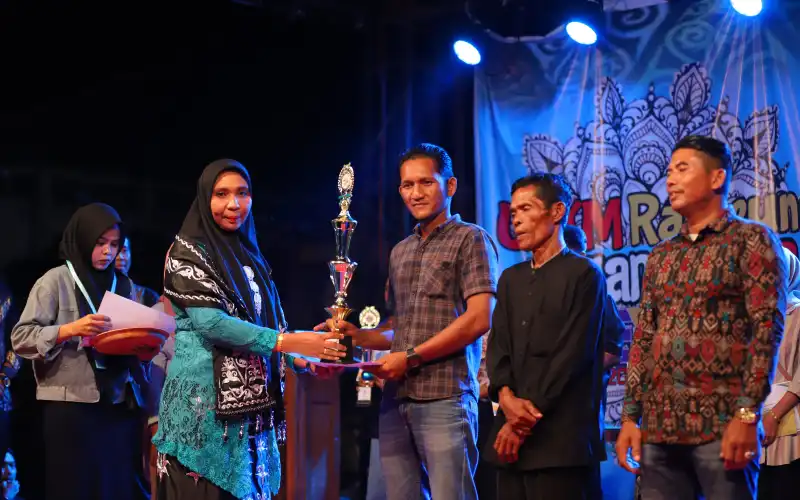 Pj Bupati Nagan Raya Tutup Expo UMKM Rameune, Pemenang Lomba Seni Dapat Hadiah