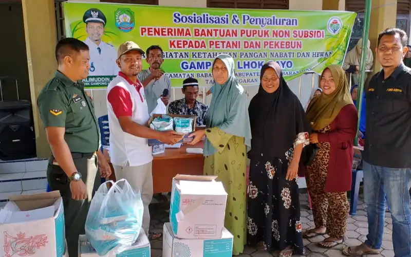 Pemdes Lhok Gayo di Abdya Salurkan Bantuan Ribuan Kilogram Pupuk untuk Petani