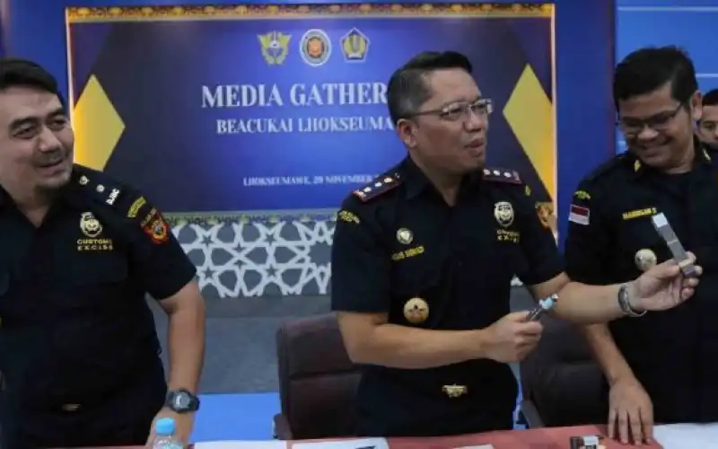 298 Ribu Rokok Ilegal Disita Bea Cukai, Dua Pelaku Diamankan di Jalan PT KKA