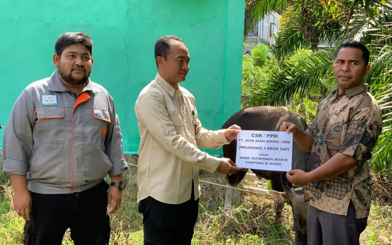 Peduli Yatim dan Dhuafa, PT JAM dan PT SMD Salurkan Daging Meugang Jelang Idul Adha