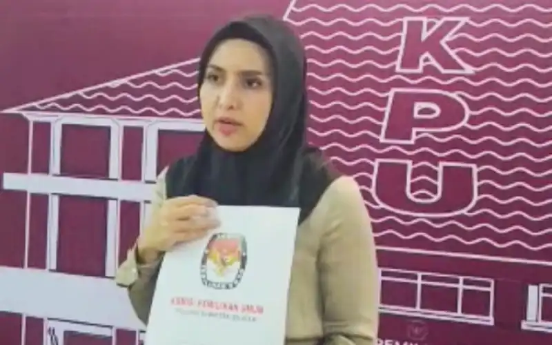 Tokoh Perempuan Lubuklinggau Yetti Oktarina Serahkan Berkas Pencalonan DPD RI