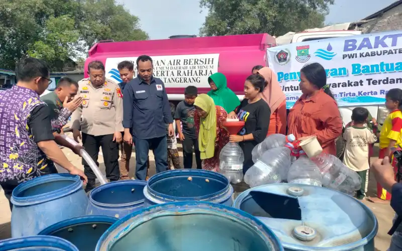 Bantu Warga Terdampak Kekeringan, PWI dan Perumdam TKR Baksos di Pakuhaji