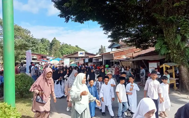 Detik-detik Pembukaan MTQ Ke-XXXVI, Ribuan Warga Hadiri Pawai Taaruf di Kota Sinabang