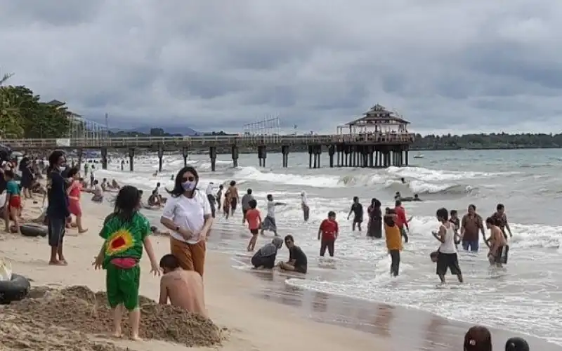 Jelang Nataru, Pelaku Usaha Pantai Anyar Berharap Isu Gunung Anak Krakatau Tak Semakin Liar