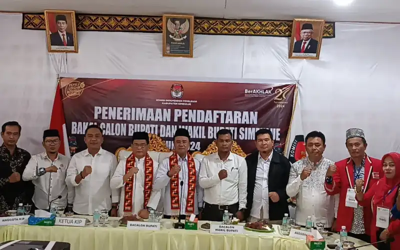 Pasangan Ahmadlyah - Irwan Suharmi Mendaftar ke KIP Simeulue&nbsp;