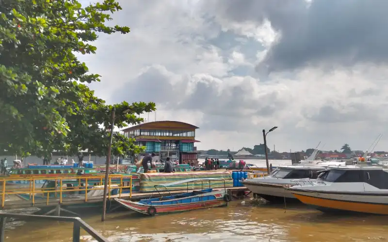 Diprediksi Pasang Tinggi, Warga Pinggiran Sungai Musi Diminta Waspada