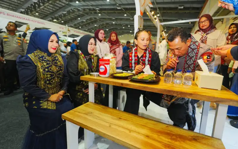 Kapolri Nikmati "Kupi Khop" di Stan Bhayangkari Aceh