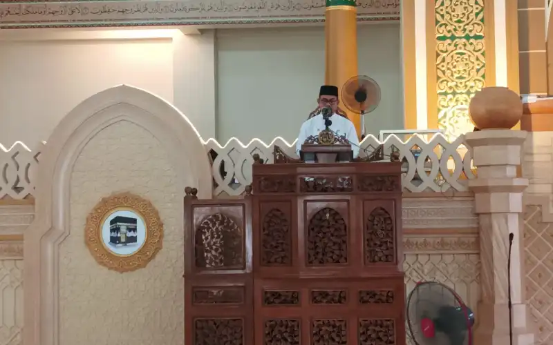 Jadi Khatib Jum&rsquo;at, Ketua DPRK Simeulue Ajak Masyarakat Rawat Perdamaian