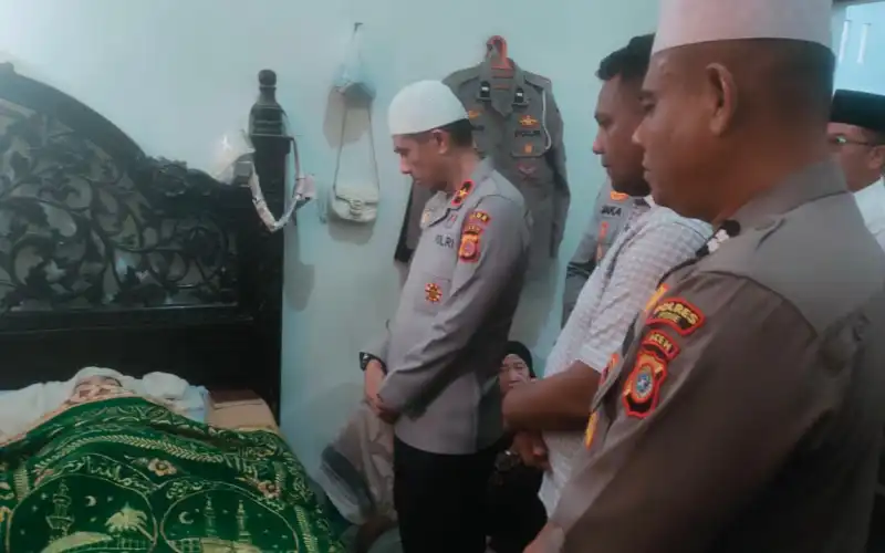 Kapolda Aceh Melayat ke Rumah Duka Istri Personel Polres Pidie