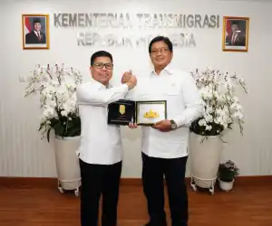 Bertemu Bupati Sambas, Wamen Viva Yoga: Perkuat Kawasan Transmigrasi di Wilayah Perbatasan