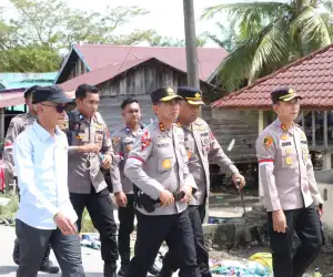 Kapolda Aceh, Wagub, dan Kepala BNPB Tinjau Lokasi Bencana dan Pengungsi di Singkil