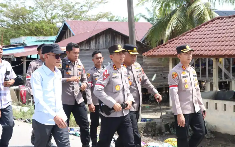 Kapolda Aceh, Wagub, dan Kepala BNPB Tinjau Lokasi Bencana dan Pengungsi di Singkil