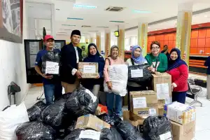 Peduli Korban Banjir, Warga Bukit Petro - Sawangan Village Galang Aksi Kemanusiaan&nbsp;