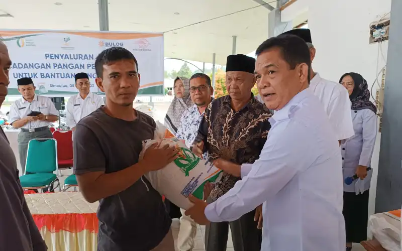 Pj Bupati Simeulue Salurkan 2,2 Ton Beras Kepada Masyarakat Secara Gratis&nbsp;&nbsp;