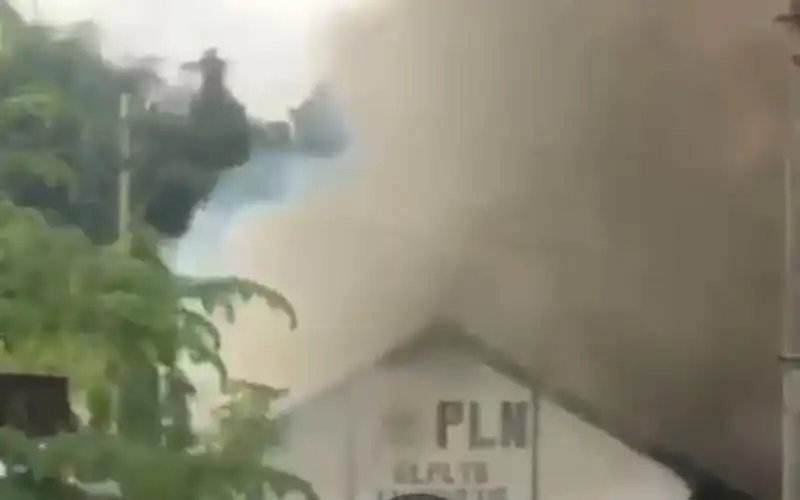 Mesin Milik PLN di Kampung Air Diduga Terbakar