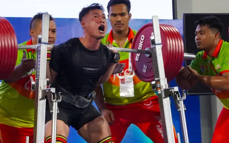 Atlet Angkat Besi Asal Riau Andre Satria Pecahkan Rekor Pada PON XXI, Angkat Besi Hampir Satu Ton